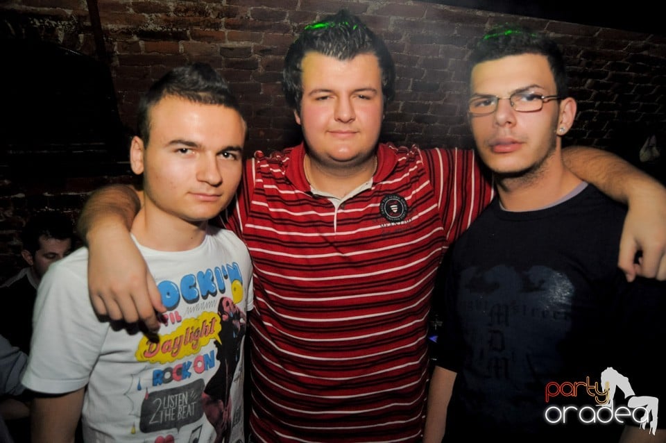 Friday Night Party 2 @ Escape,