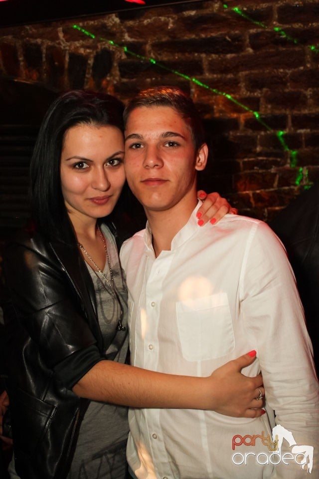 Friday night = party în Escape, 