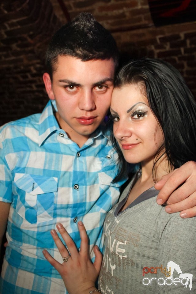 Friday night = party în Escape, 