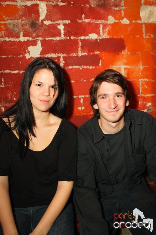 Friday night = party în Escape, 