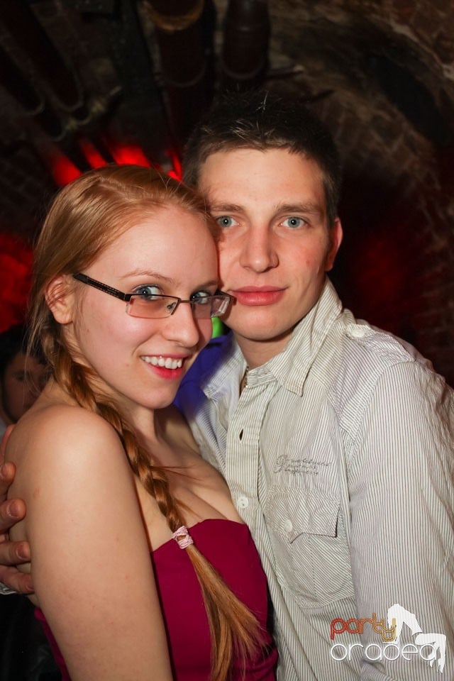 Friday night = party în Escape, 