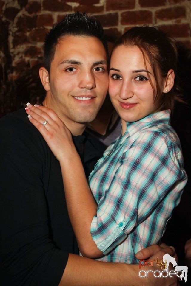 Friday night = party în Escape, 