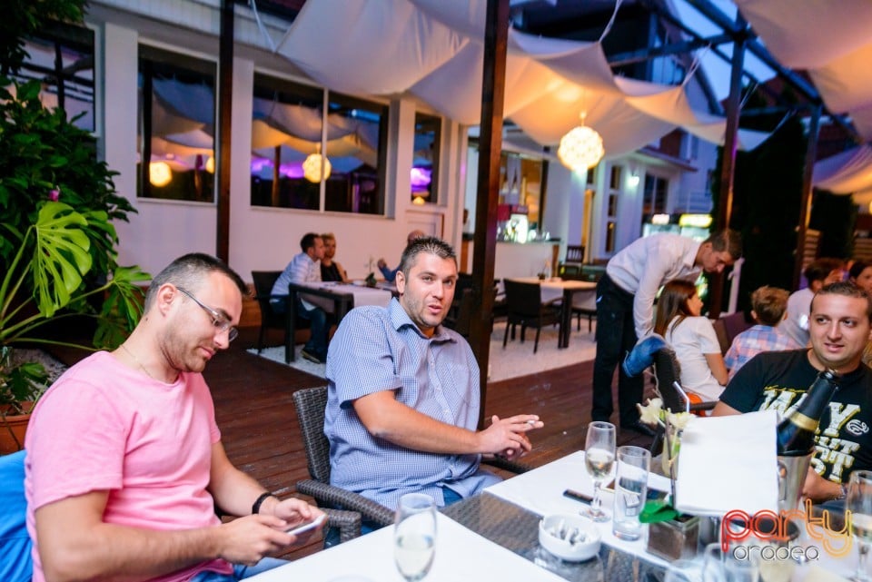 Friday Night Party with Dj Chrom, Vine Summer Garden & Grill