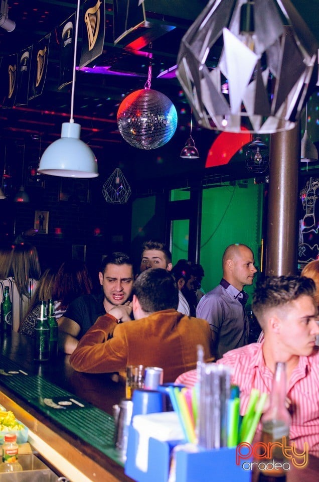 Friday Night Party, Green Pub