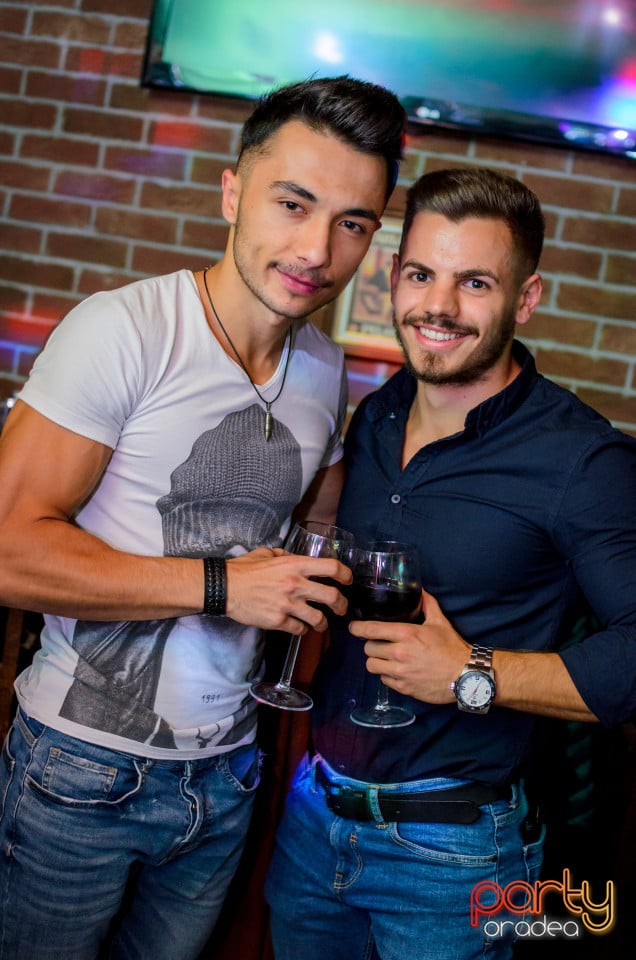 Friday Night Party, Green Pub