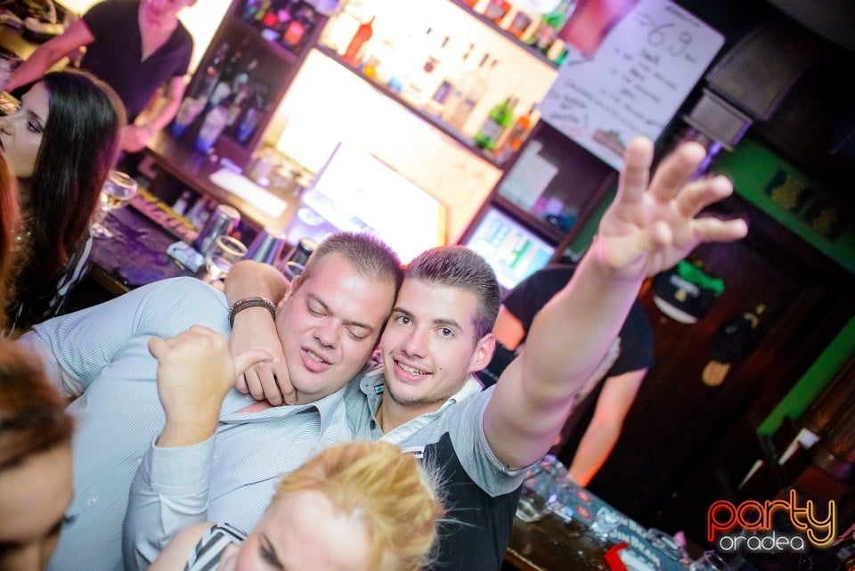 Friday Night Party, Green Pub
