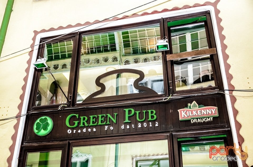 Friday Night Party, Green Pub