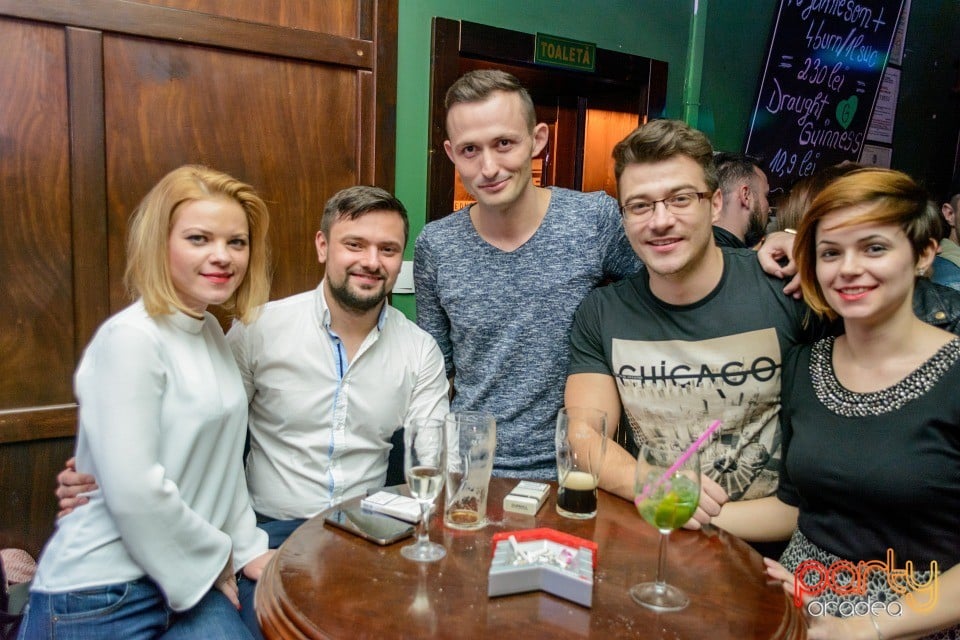 Friday Night, Green Pub