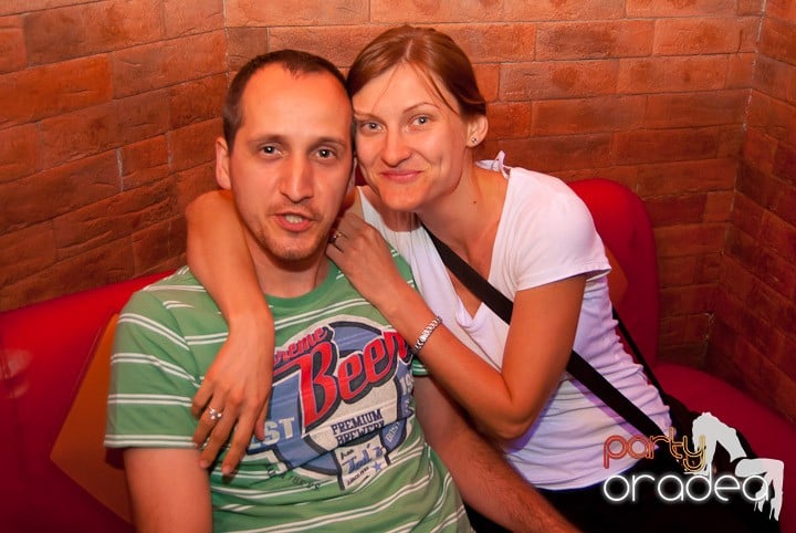 Friday-party-in-club-escape-10-2,