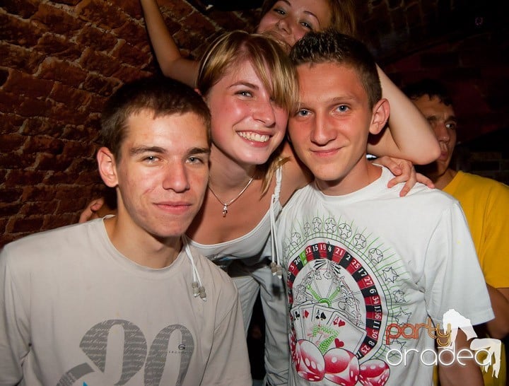 Friday Party în Club Escape,