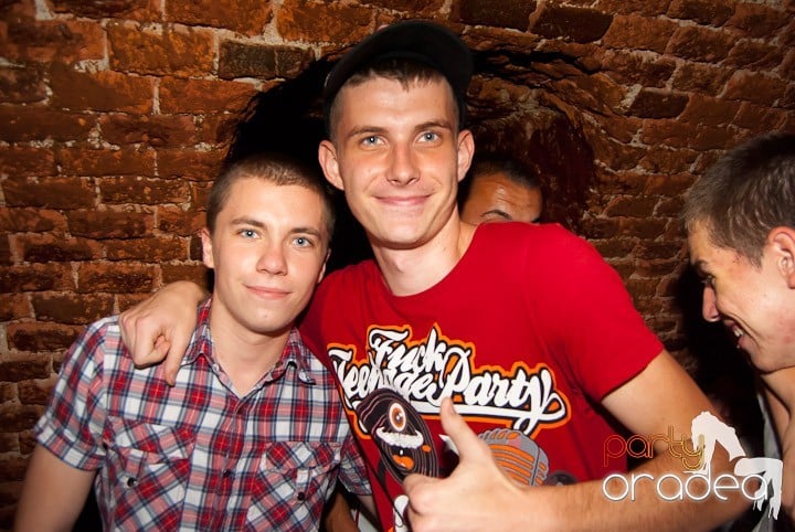 Friday Party în Club Escape,