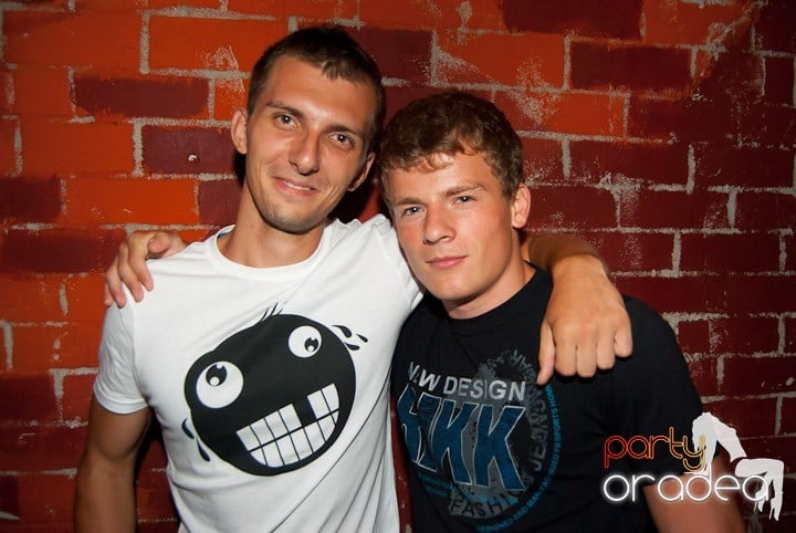 Friday Party în Club Escape,