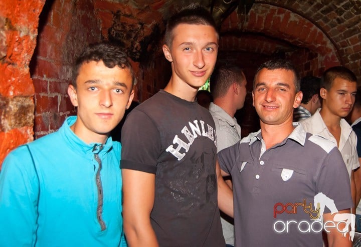 Friday Party în Club Escape,