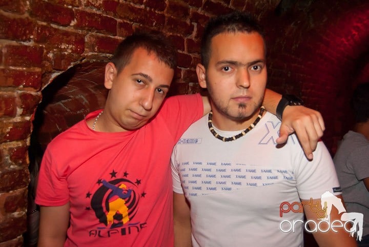 Friday Party în Club Escape,