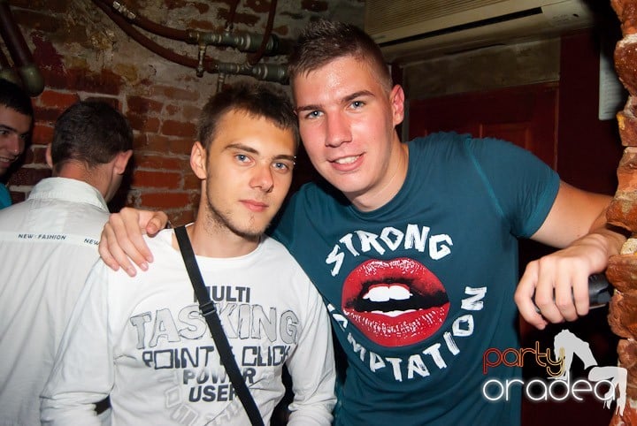 Friday Party în Club Escape,