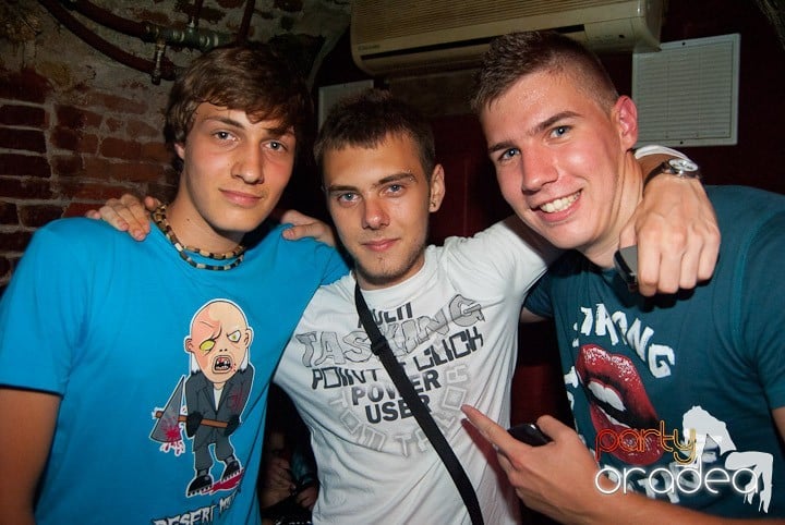 Friday Party în Club Escape,