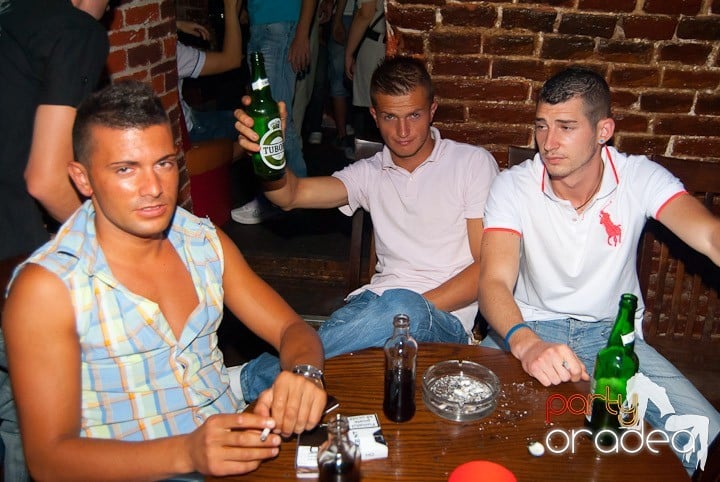 Friday Party în Club Escape,