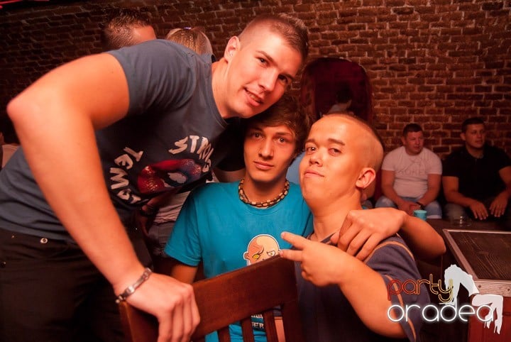 Friday Party în Club Escape,