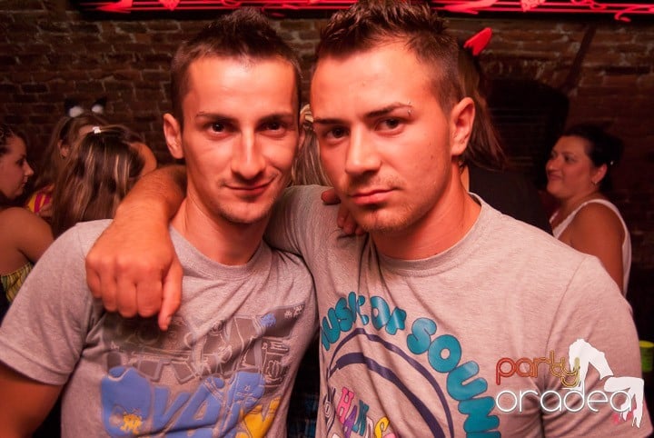 Friday Party în Club Escape,