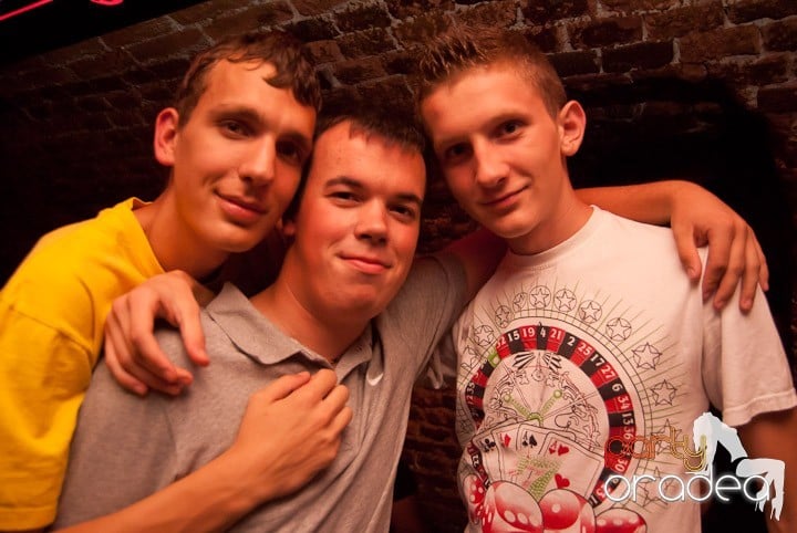Friday Party în Club Escape,