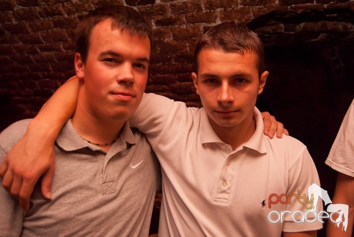 Friday Party în Club Escape,