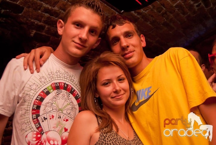 Friday Party în Club Escape,