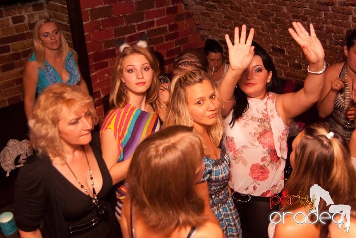 Friday Party în Club Escape,