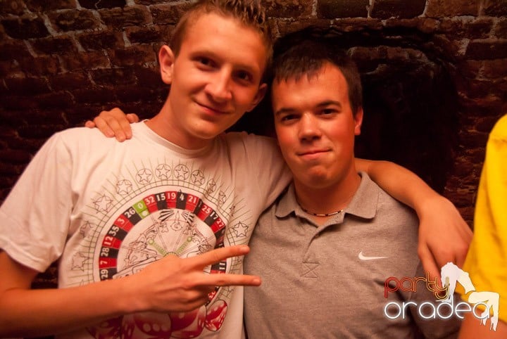 Friday Party în Club Escape,