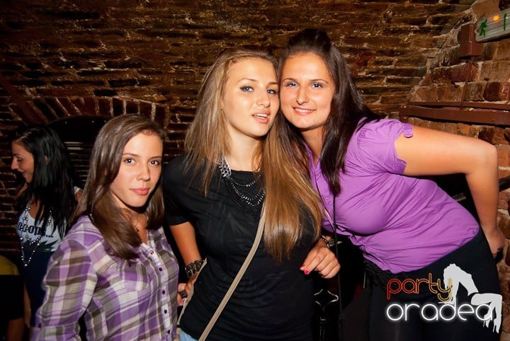 Friday Party în Club Escape,