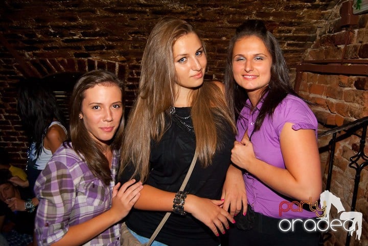 Friday Party în Club Escape,