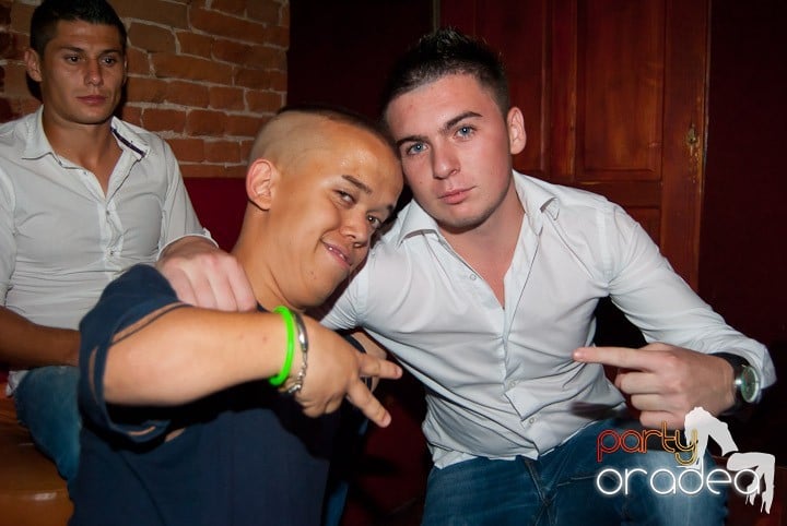 Friday Party în Club Escape,