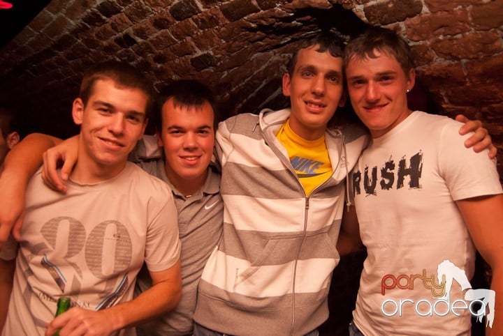 Friday Party în Club Escape,