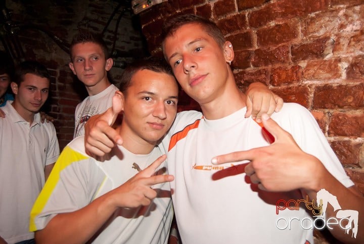 Friday Party în Club Escape,