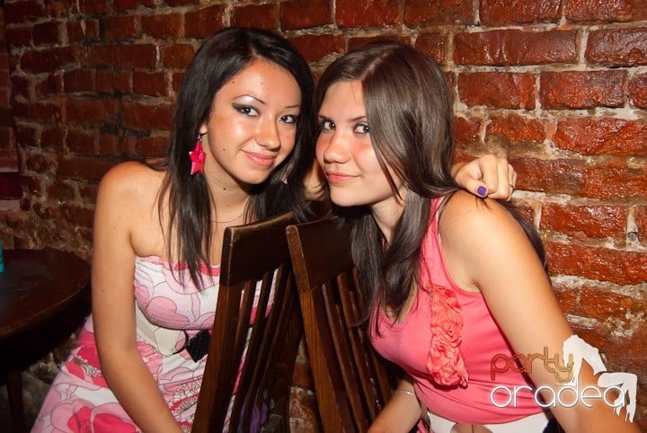 Friday Party în Club Escape,