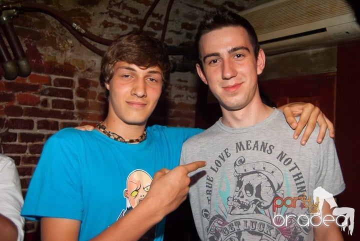 Friday Party în Club Escape,