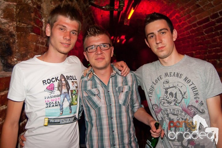 Friday Party în Club Escape,