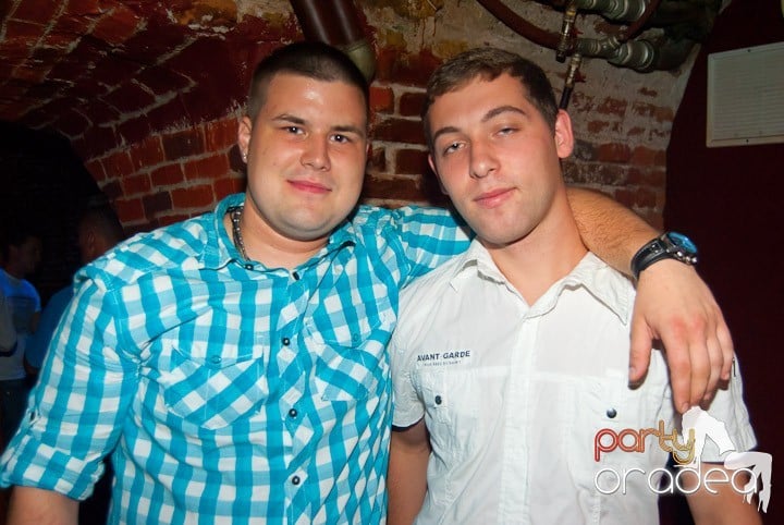 Friday Party în Club Escape,