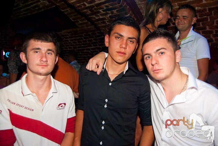 Friday Party în Club Escape,