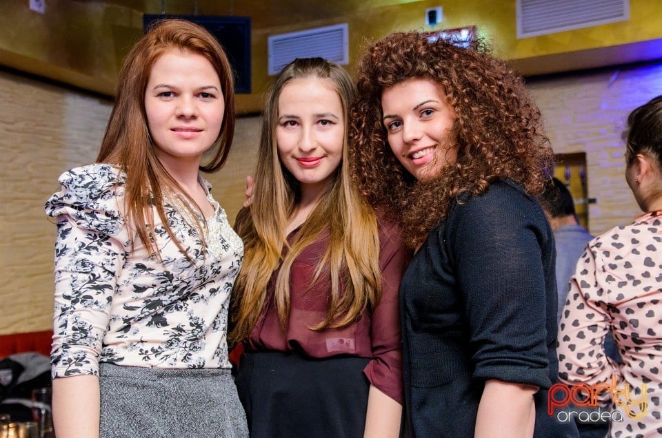 Friday Party în Downtown Paparazzi, Downtown Paparazzi