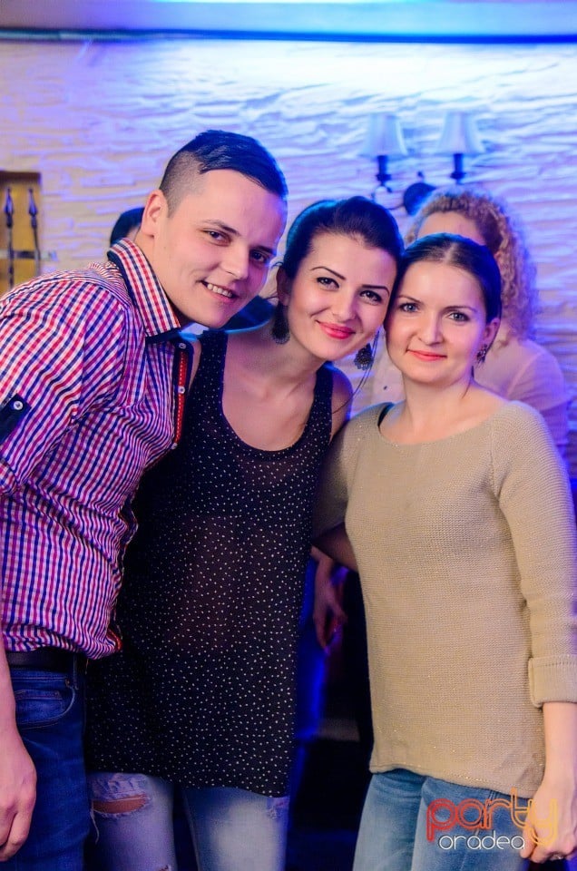 Friday Party în Downtown Paparazzi, Downtown Paparazzi