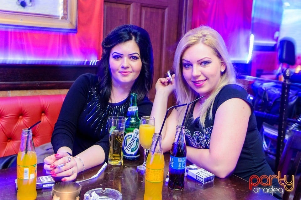 Friday Party în Downtown Paparazzi, Downtown Paparazzi