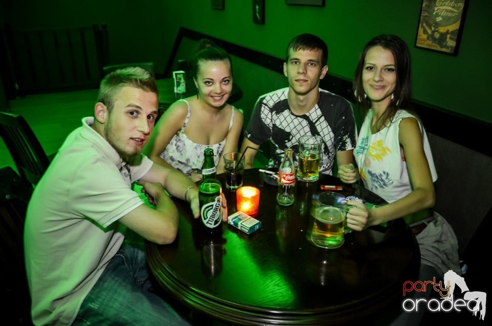 Friday party, Green Pub