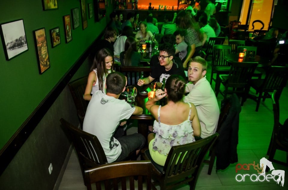 Friday party, Green Pub