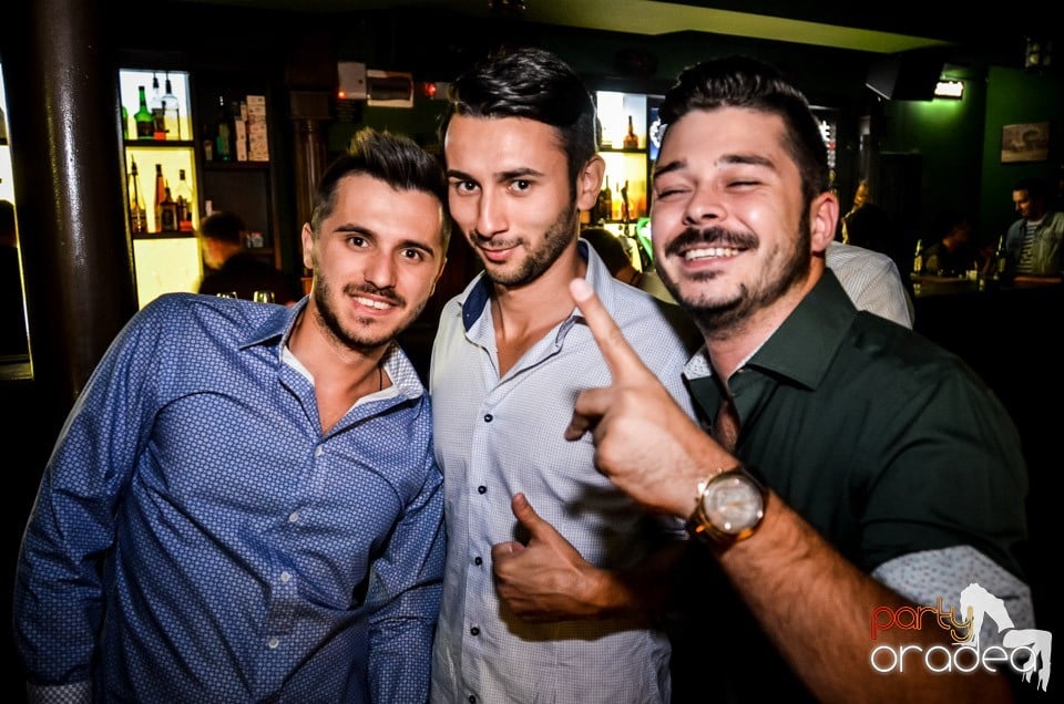Friday party, Green Pub