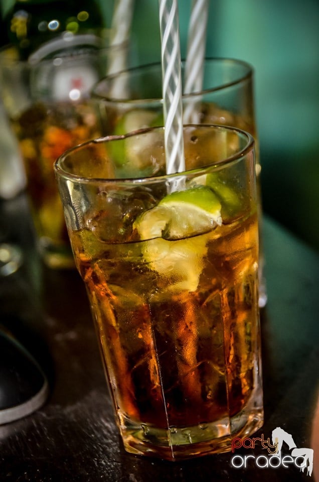 Friday party, Green Pub