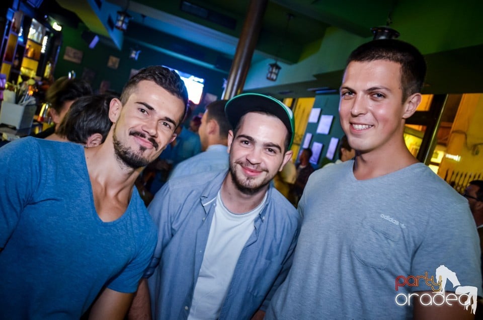 Friday party, Green Pub