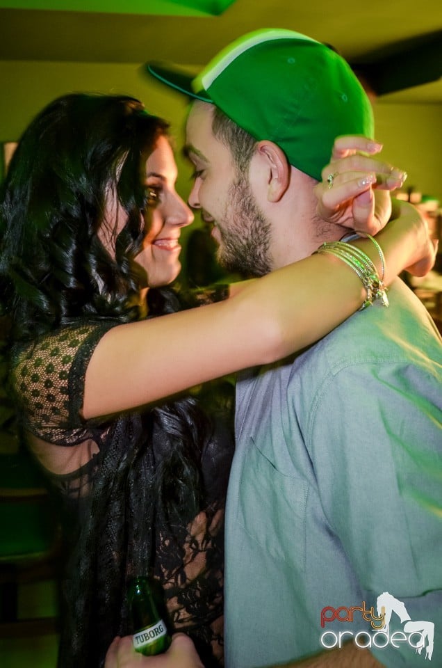 Friday party, Green Pub
