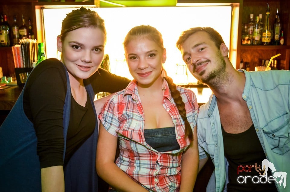 Friday party, Green Pub