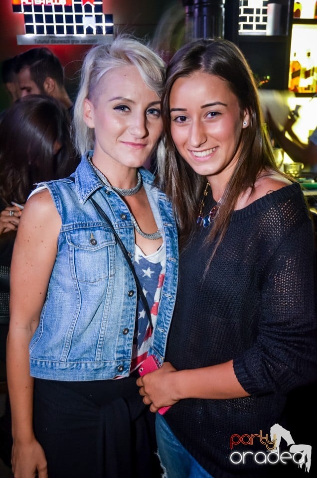 Friday party, Green Pub