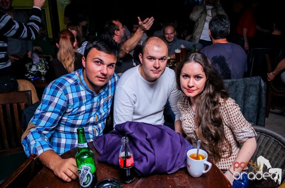 Friday party, Green Pub